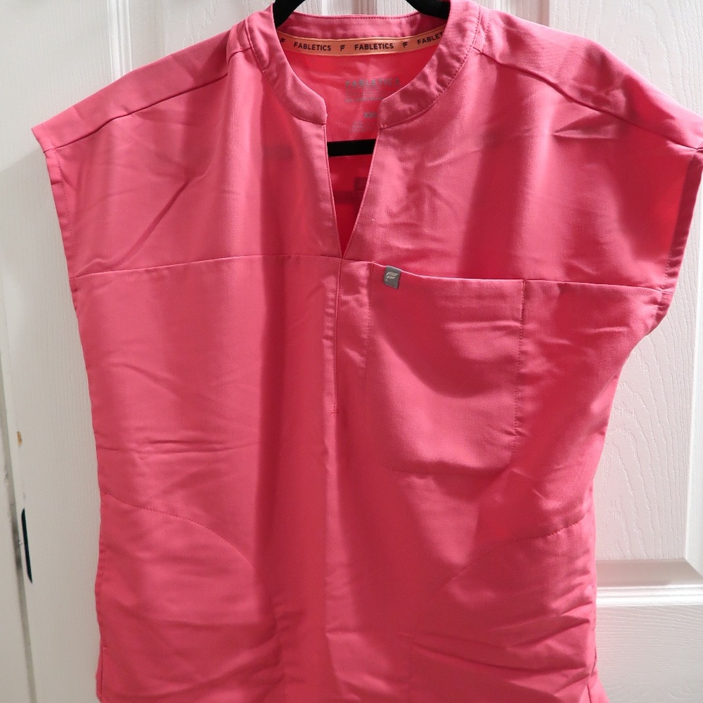 Fabletics Evolve Scrub Top